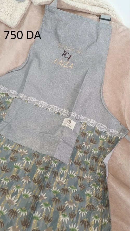Tabliers personnalisées par broderie. مآزر المطبخ مطرزة حسب الطلب
