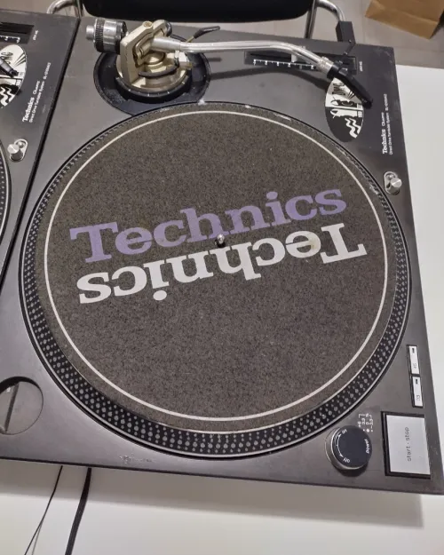 Paire Technics SL-1210MK2