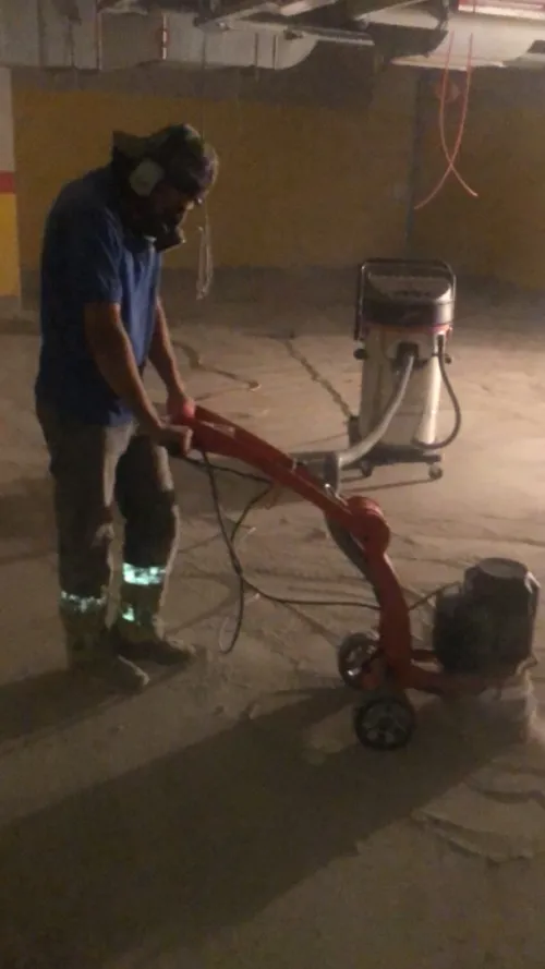 Rabotage et ponçage de son en béton 