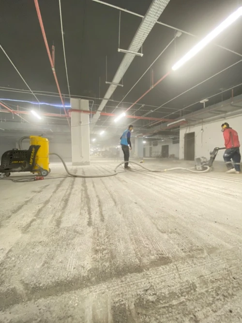 Rabotage et ponçage de son en béton 