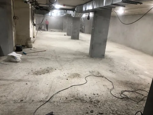 Rabotage et ponçage de son en béton 