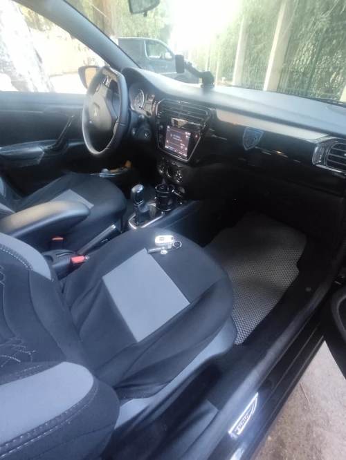 Peugeot 301 Édition Limitée série noir-chrome 2023 ALLURE+
