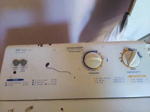 Machine à laver Electrolux AWT612 - problème de carte mère