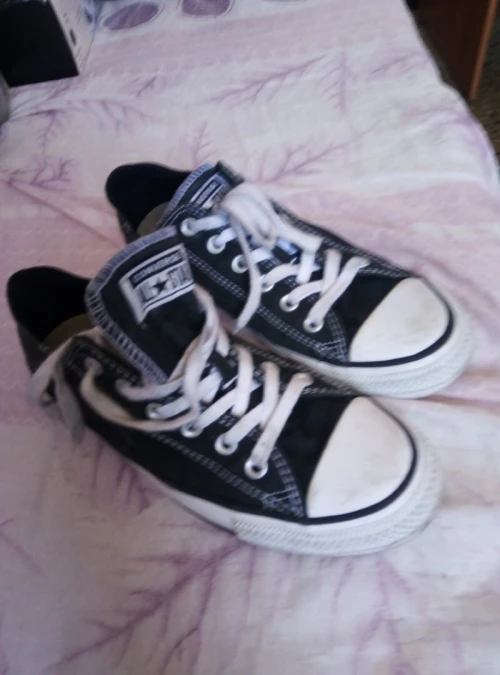 un lot de chaussure
