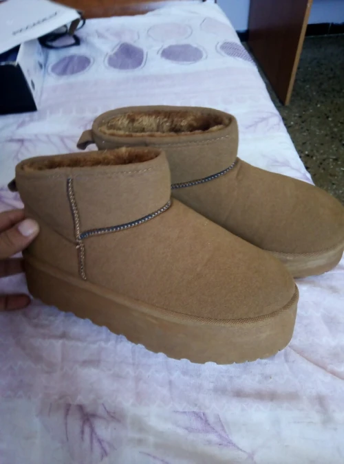 un lots de chaussure