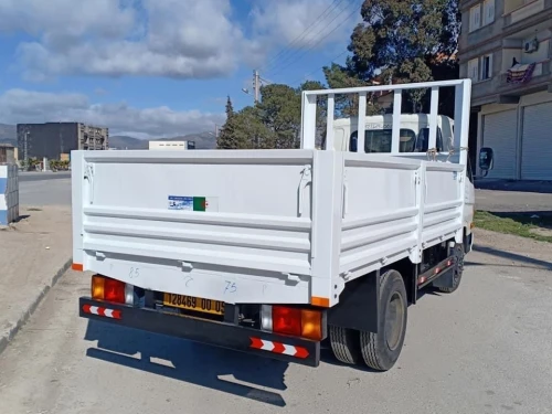 Fabrication conteneur /cellule frigo / plateau / dépannage pour camion JAC/KIA/ hyundai