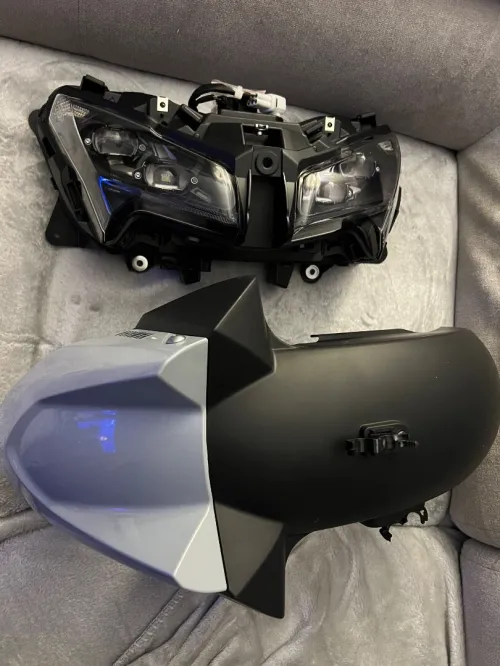 Phare Tmax 2025 et garde boue Yamaha 