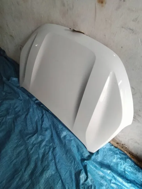Capot et phares dacia sandero 