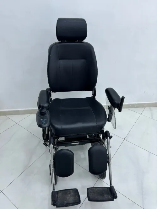 كرسي متحرك كهربائي مريح جدا خصه بطارية