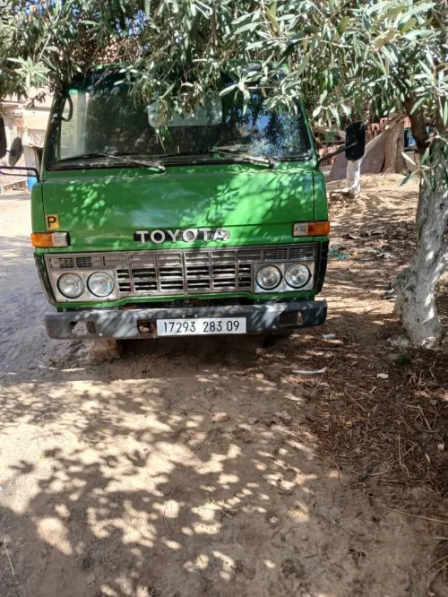 TOYTA B30 1983