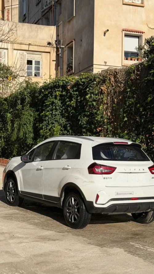 Livan X3 Pro  2025 La toute option boîte automatique toit ouvrant avec dash cam