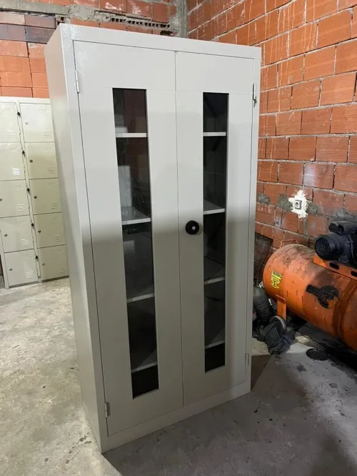 Armoire métallique de rangement