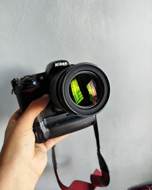  Nikon D300 2 Batteries  et Sac bon état