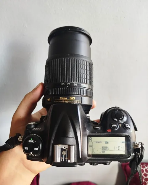  Nikon D300 2 Batteries  et Sac bon état