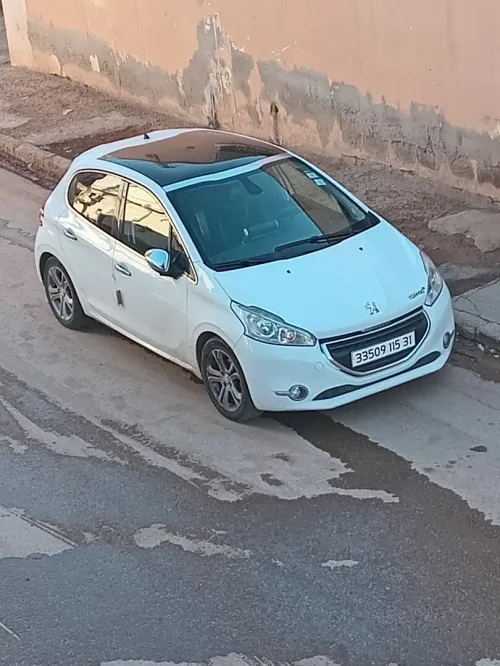 Peugeot 208 2015 Silver Line