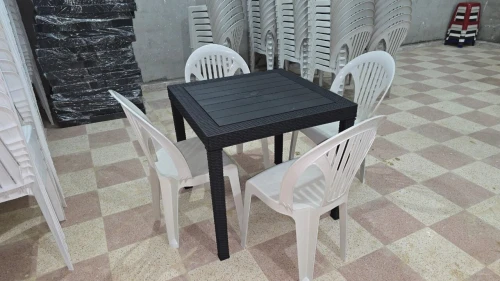 Tables et chaises plastique  طاولات و كراسي بلاستيكية
