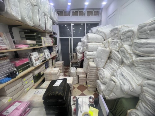 Couette , drap , rideau , matelas