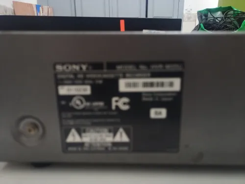 un magnétoscope professionnel HDV Sony HVR-M25E.