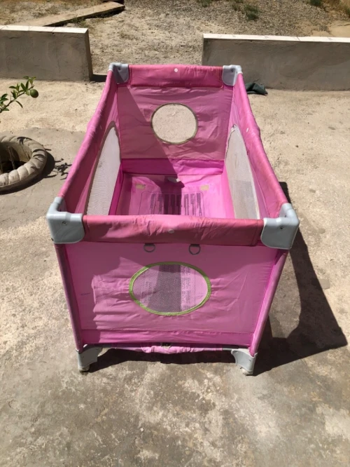 Parc bébé Chicco pliable . Rose . Bon état