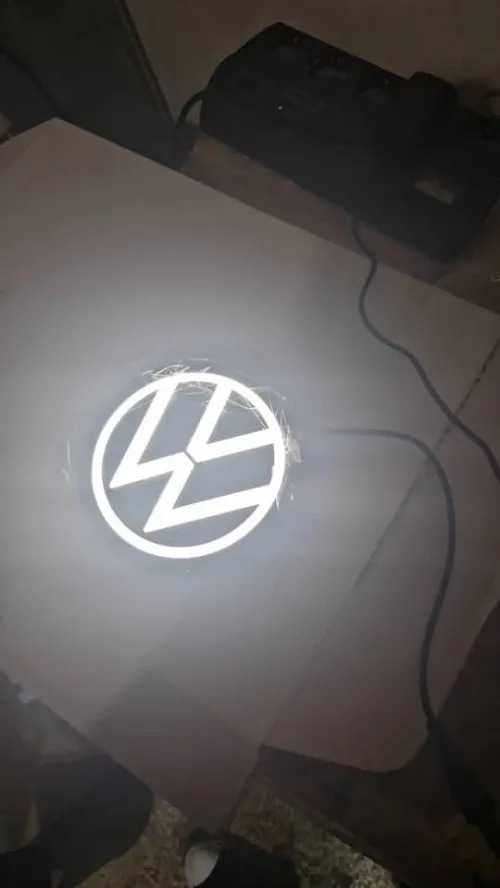 Logo Volkswagen lumineux