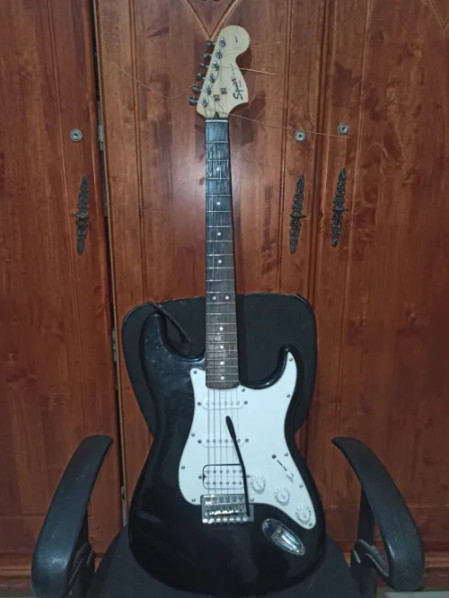 Guitare électrique Strat Squire by fender . Affinity