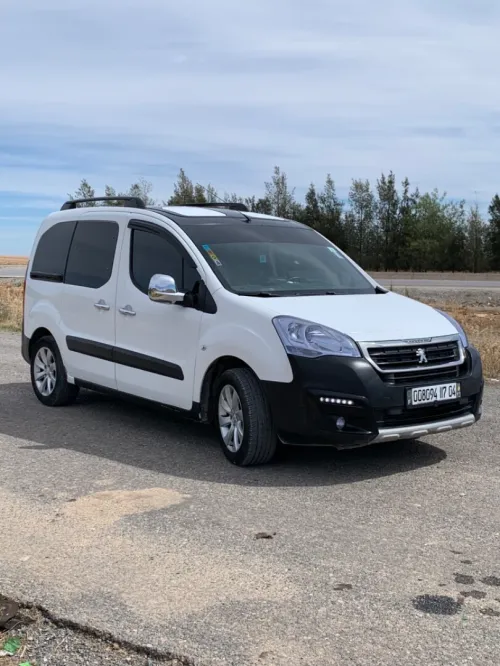Peugeot Partner 2017 Tepee Allure 
