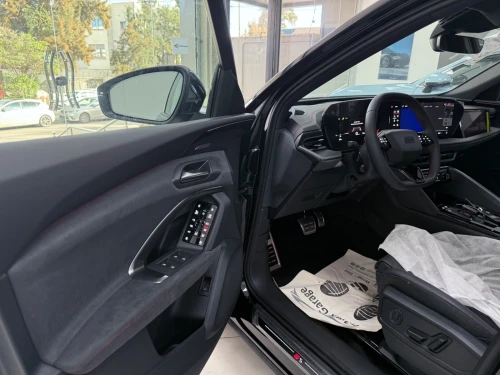 Audi Q5 2026 S line full black