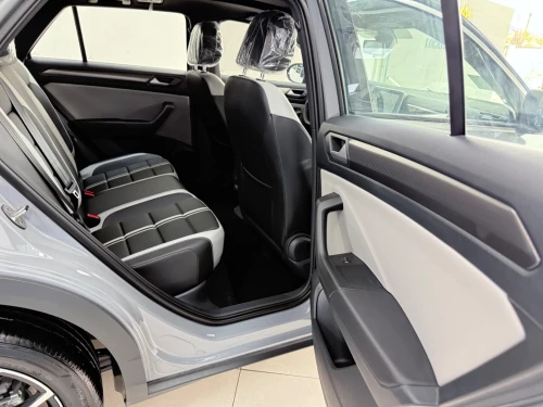 Volkswagen T-Roc 2026 R line pack chrome