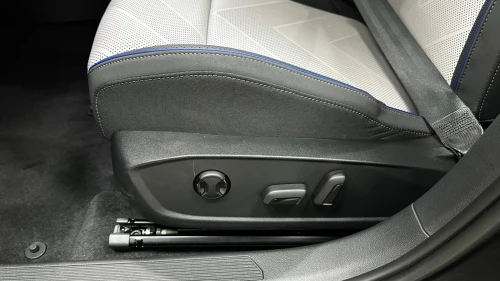 Volkswagen Golf 2026 R line full black