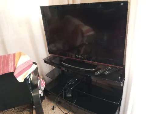 Téléviseur + table