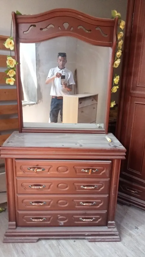 Vent chambre à coucher très peu servi compléte +living salon divers meubles en plus