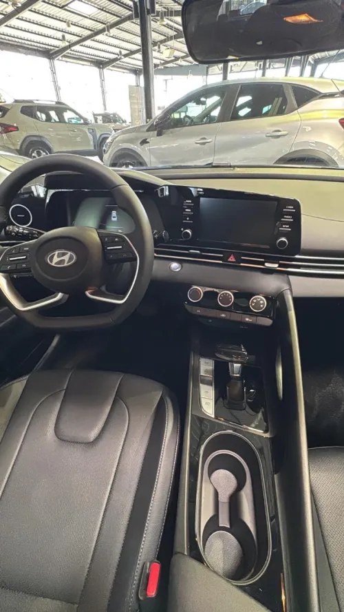 Hyundai Elentra 2025 Luxe