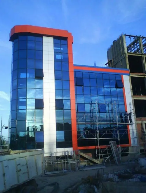 Travaux de cloison amovible mur rideau façade ventilée