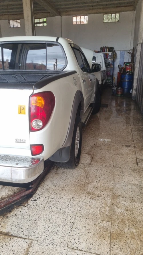 Mitsubishi L200 2013 