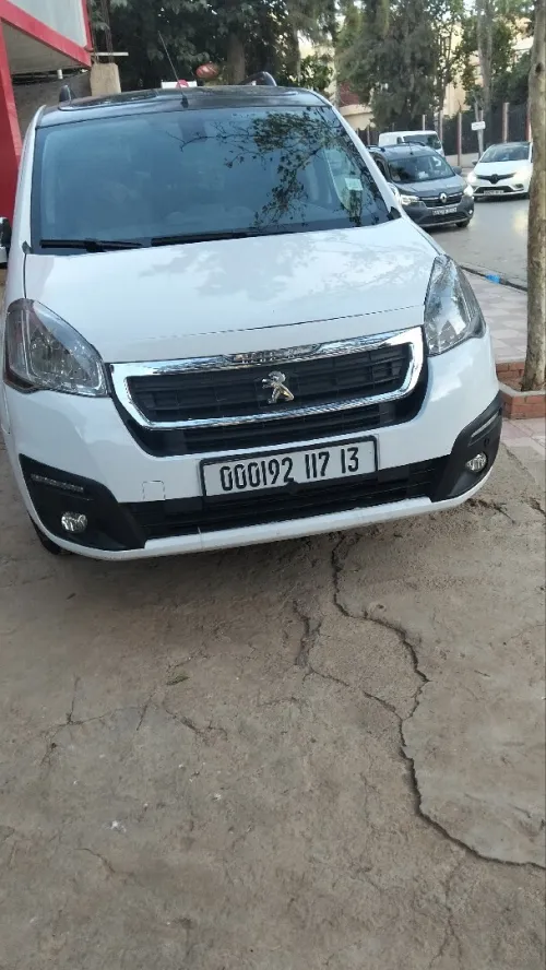 Peugeot Partner 2017 Tepee Allure 