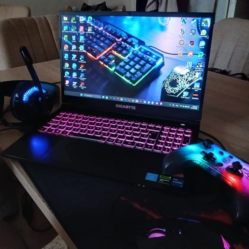Laptop Gaming pc gamer, architecture Gigabyte G5 RTX 4060 144Hz i5-12500H 16 Go DDR4 512 Go NVME