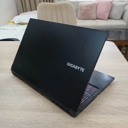 Laptop Gaming pc gamer, architecture Gigabyte G5 RTX 4060 144Hz i5-12500H 16 Go DDR4 512 Go NVME