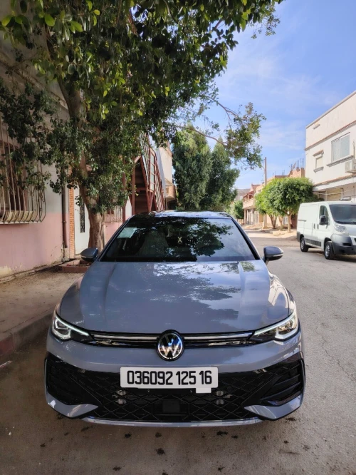 Volkswagen Golf 8 2025 R-Line