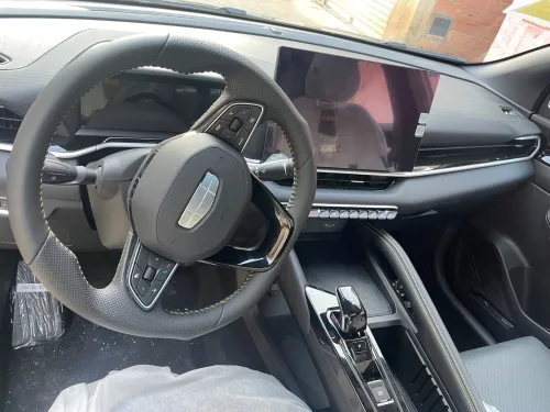 Geely Coolray 2025 