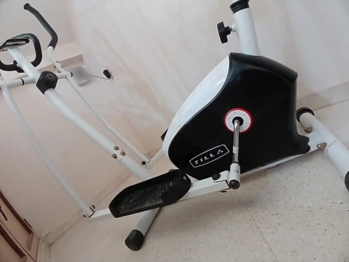 جهاز رياضي متكامل يجمع بين الدراجة الثابتة وجهاز الأوربتراك (Elliptical)