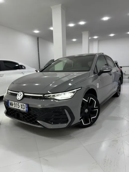 Volkswagen Golf 8 2025 R-Line