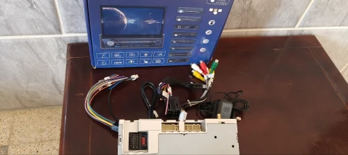 Auto radio rabattable 4/64 avec tout les accessoires