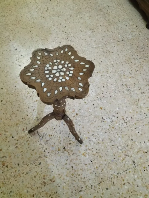Table décoration en nacre blanche 