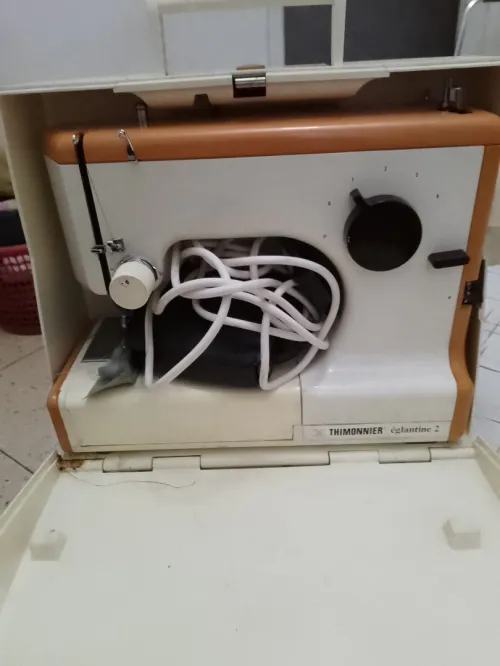 Avendre machine à coudre 