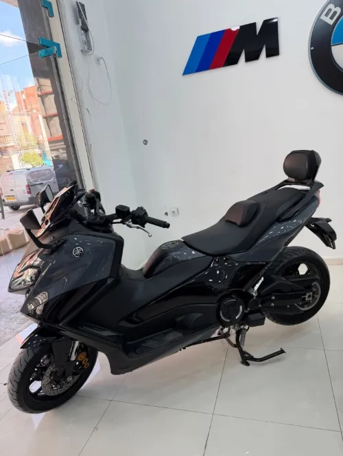 Yamaha T-max 2023
