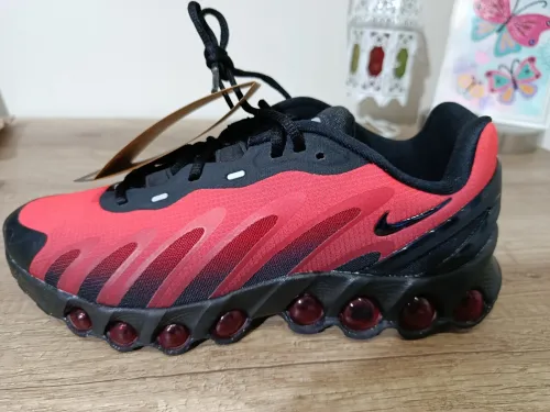 Nikes air max dn8 achetée en Europe. Différents models et pointure.