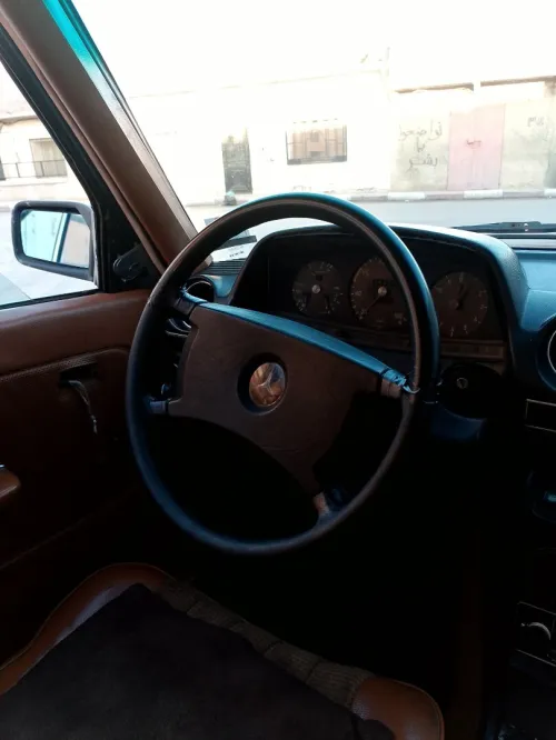 Mercedes W123 1976 240D