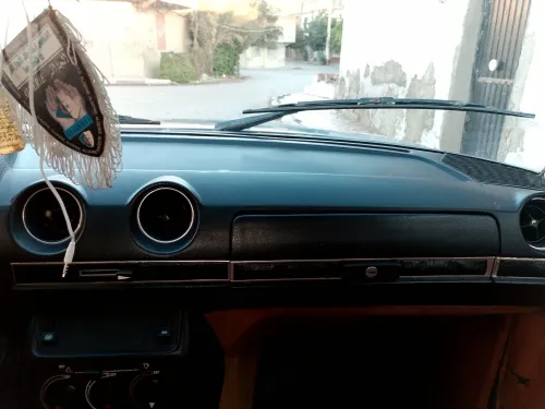 Mercedes W123 1976 240D