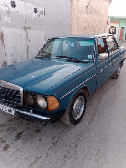 Mercedes W123 1976 240D