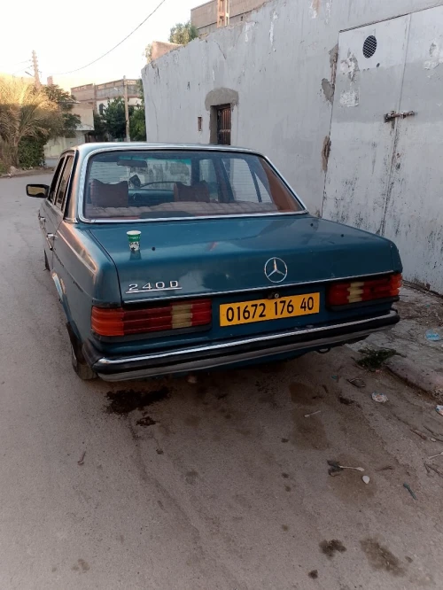 Mercedes W123 1976 240D